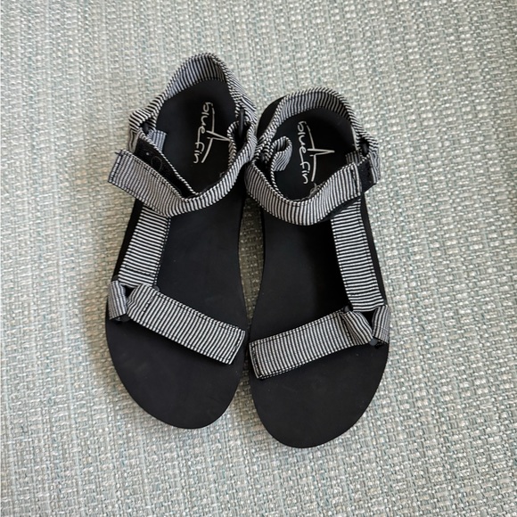 Bluefin Sandals 0 - Picture 3 of 4